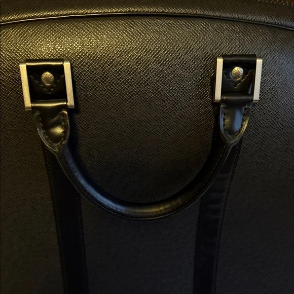 Louis Vuitton Taiga Helena 1 Poche Black Travel Bag - Picture 4 of 8